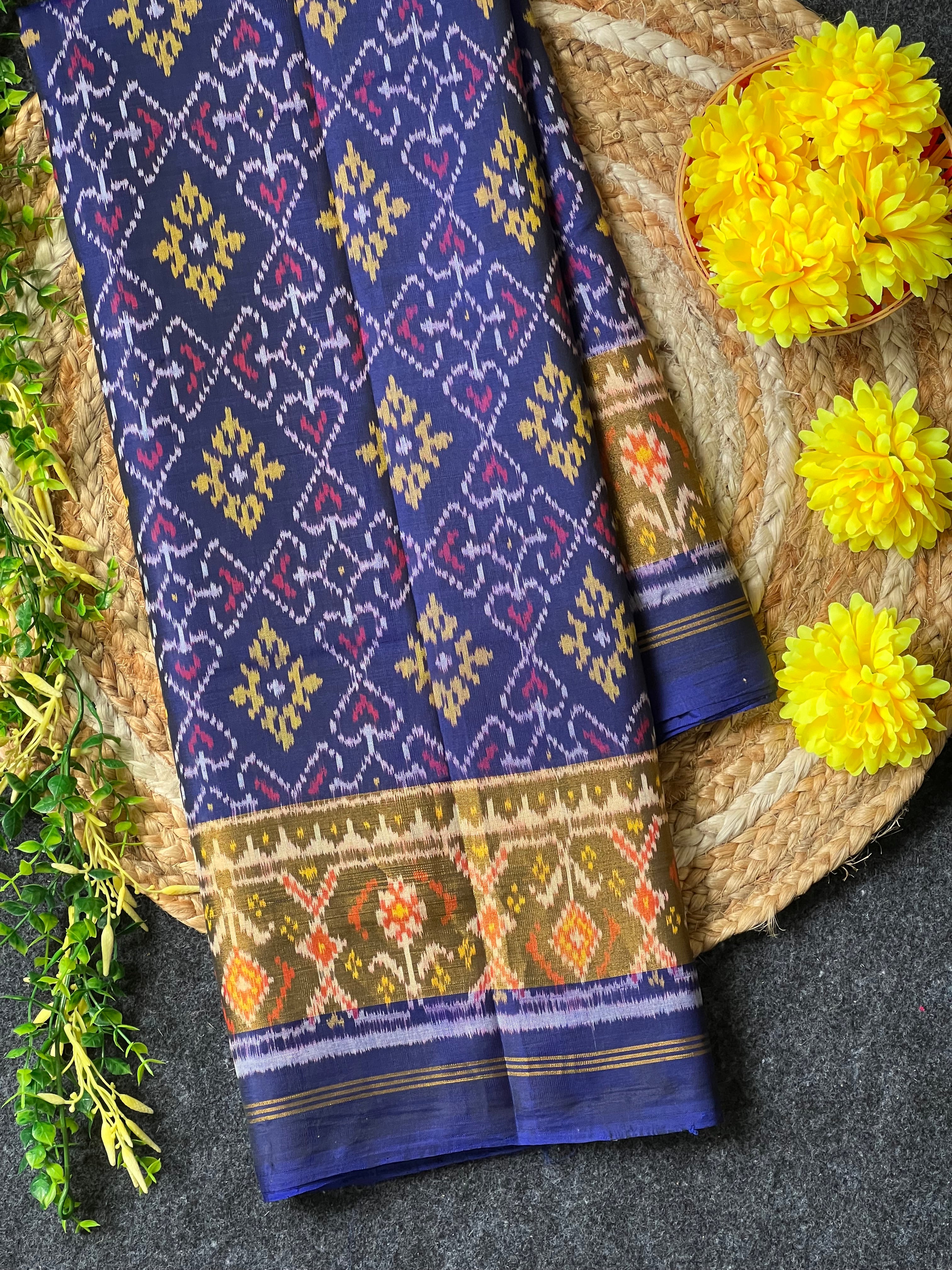 Pan-Chanda Tradition Design Handwoven Patola Silk Saree