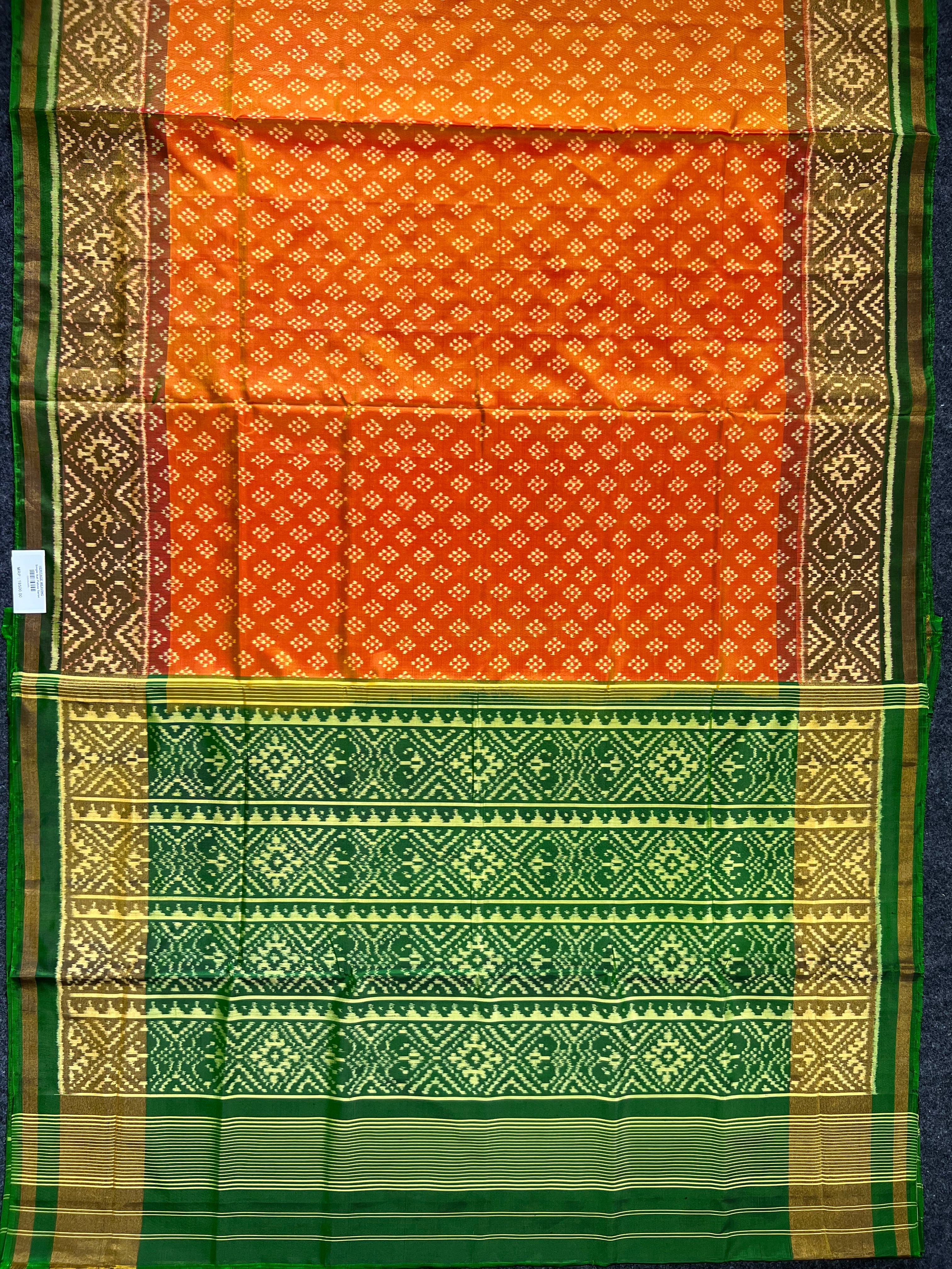 Bandhni Design Handwoven Patola Silk Saree Secondary image