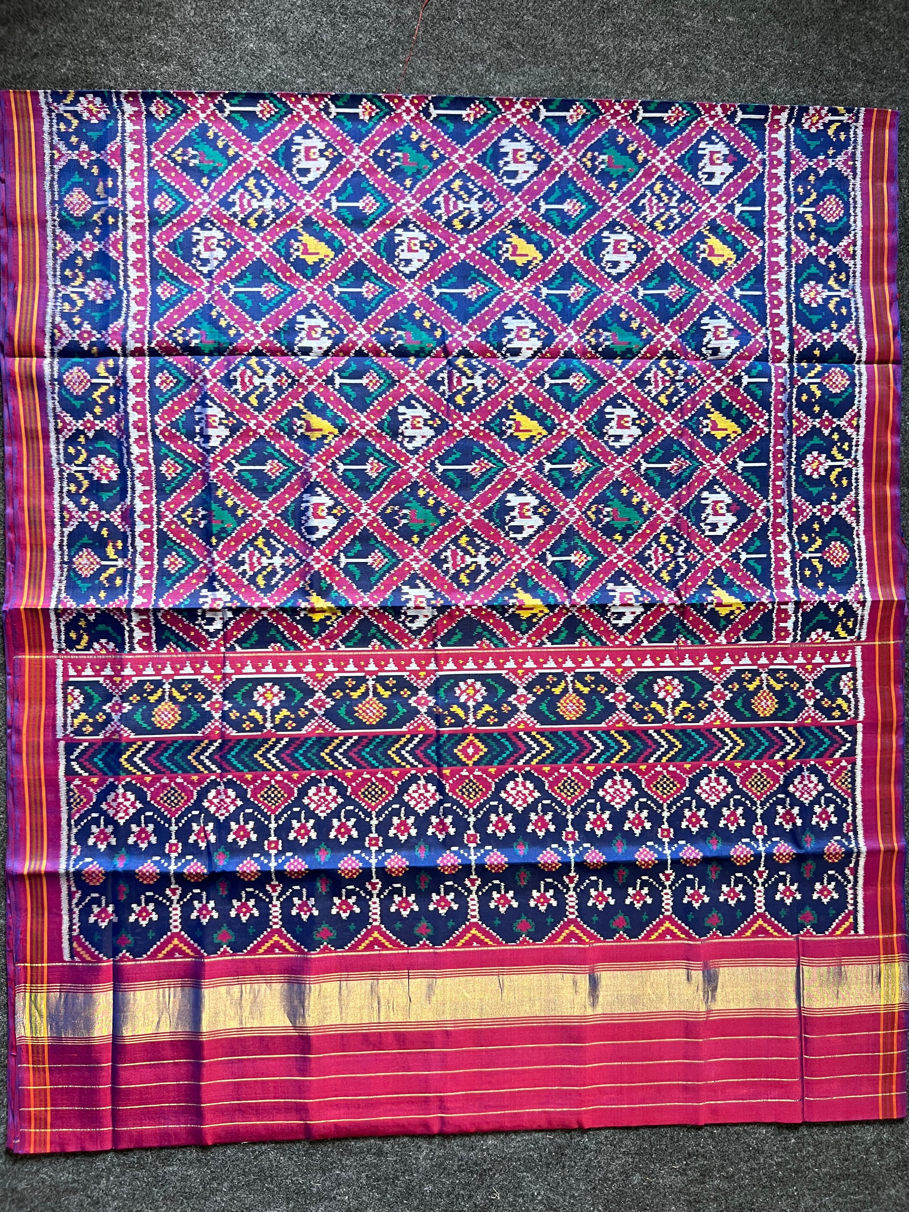 Typical Narikunj Design Handwoven Patola Silk Saree Secondary image