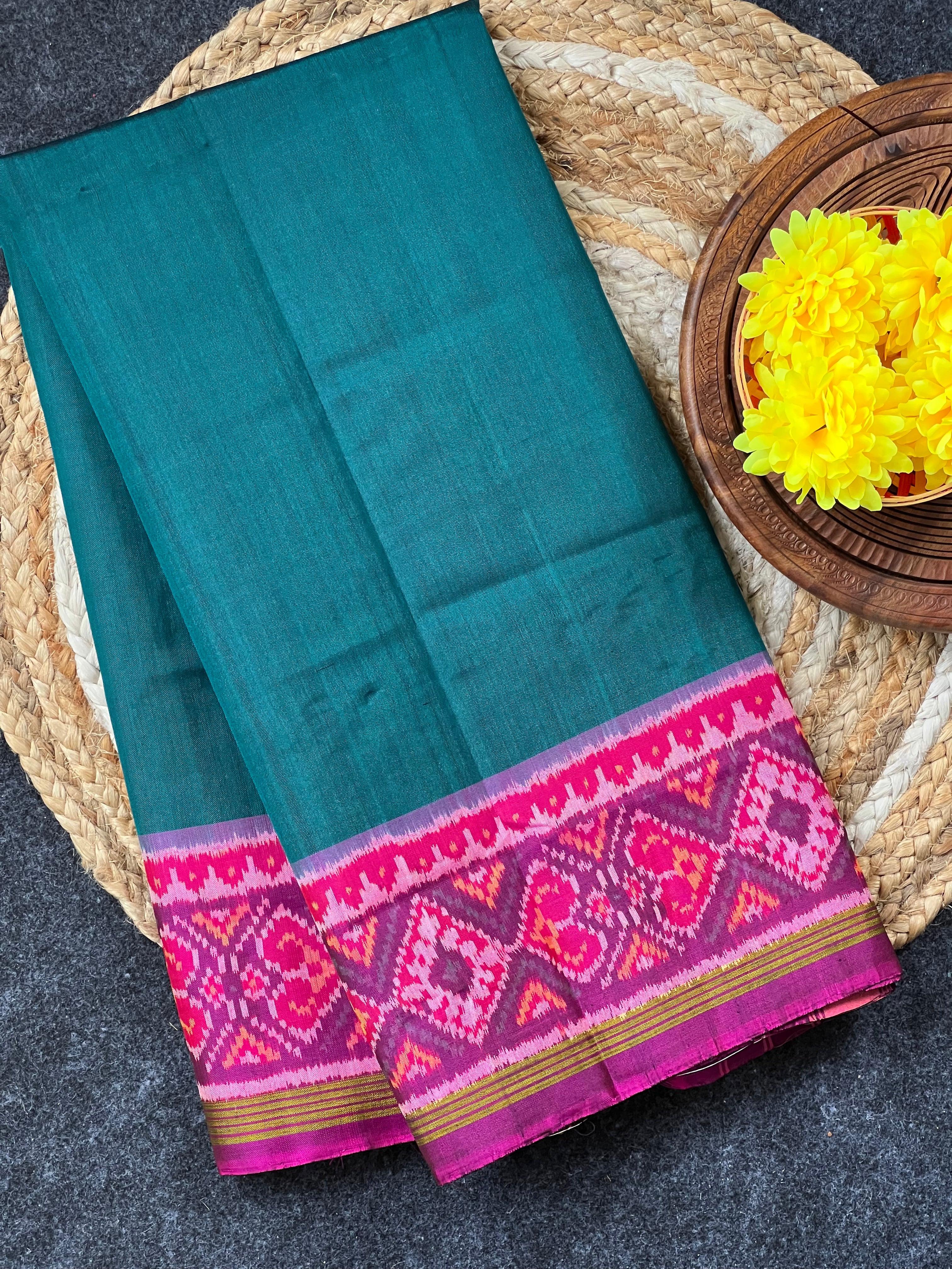 Plain Gala Border Handwoven Patola Dupatta Main image