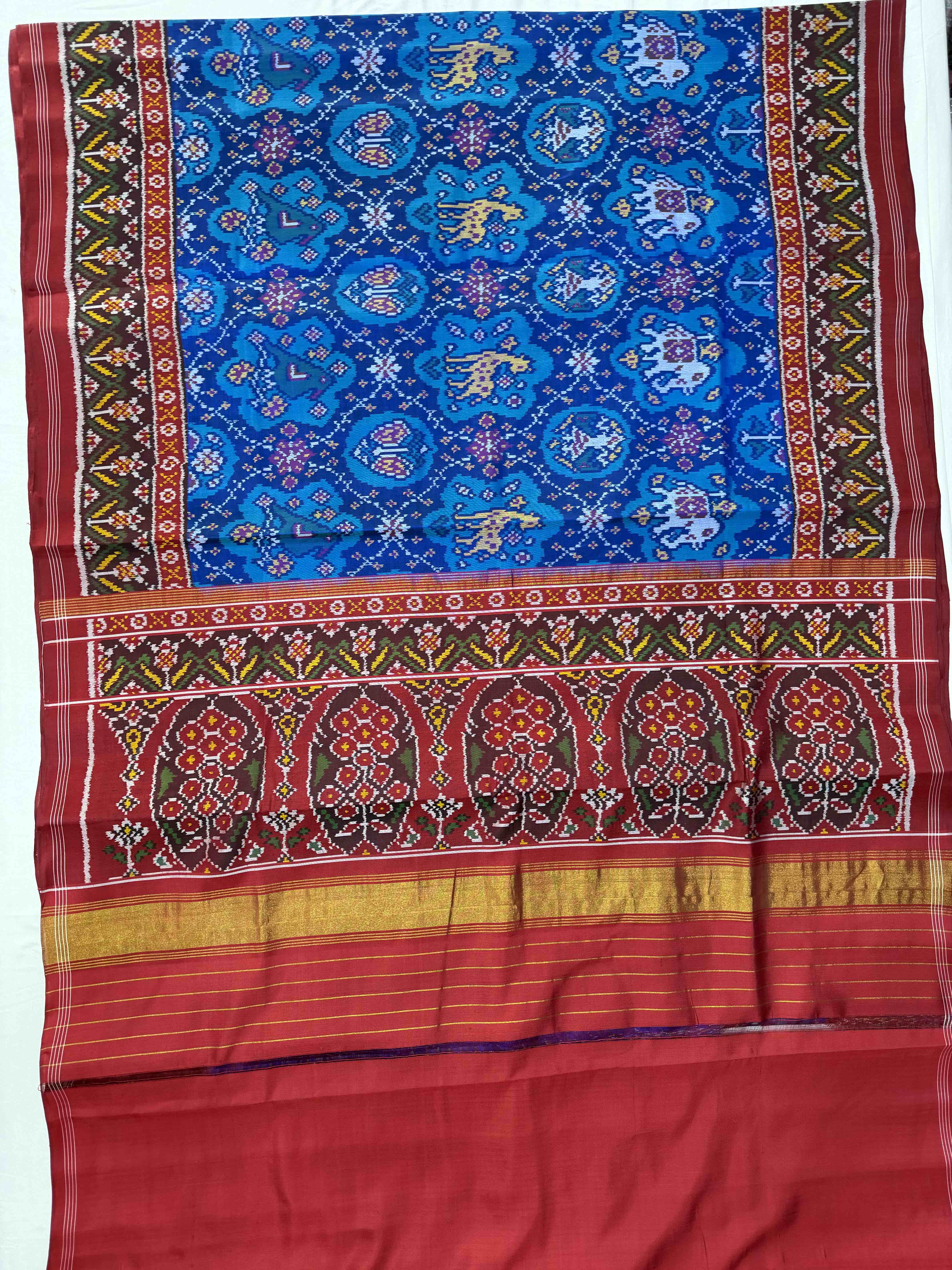 Motif Design Handwoven Patola Silk Saree Secondary image
