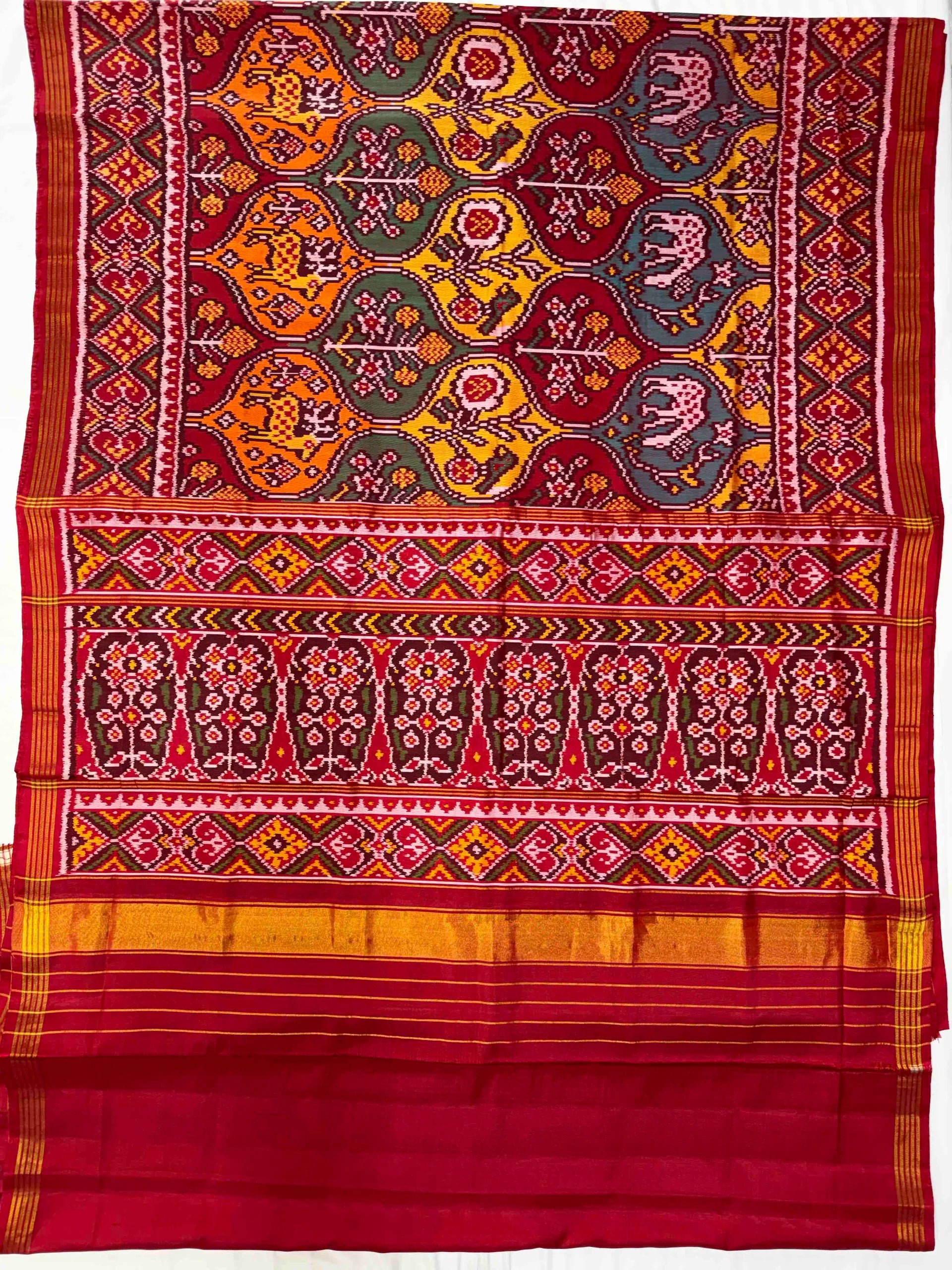 Motifs Traditional Design Handwoven Patola Silk Saree Secondary image