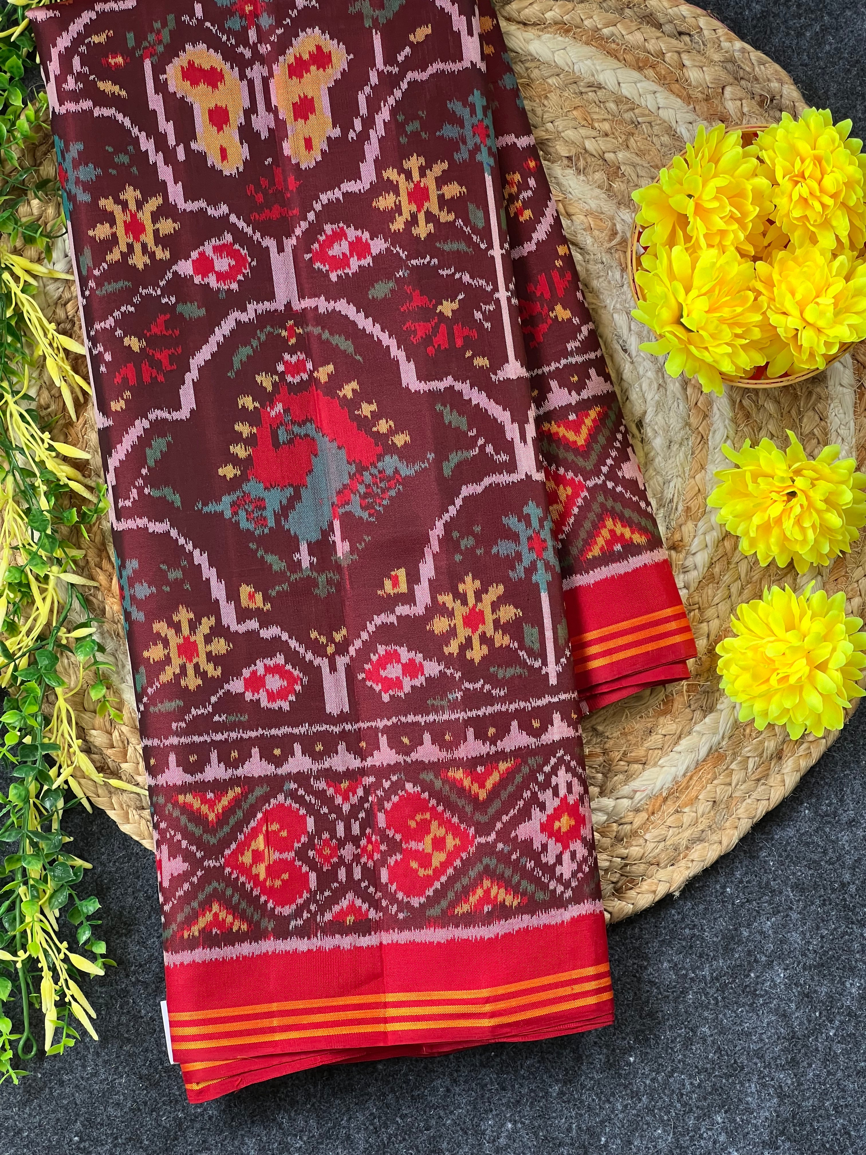 Exclusive Motif Design Handwoven Patola Silk Saree Main image