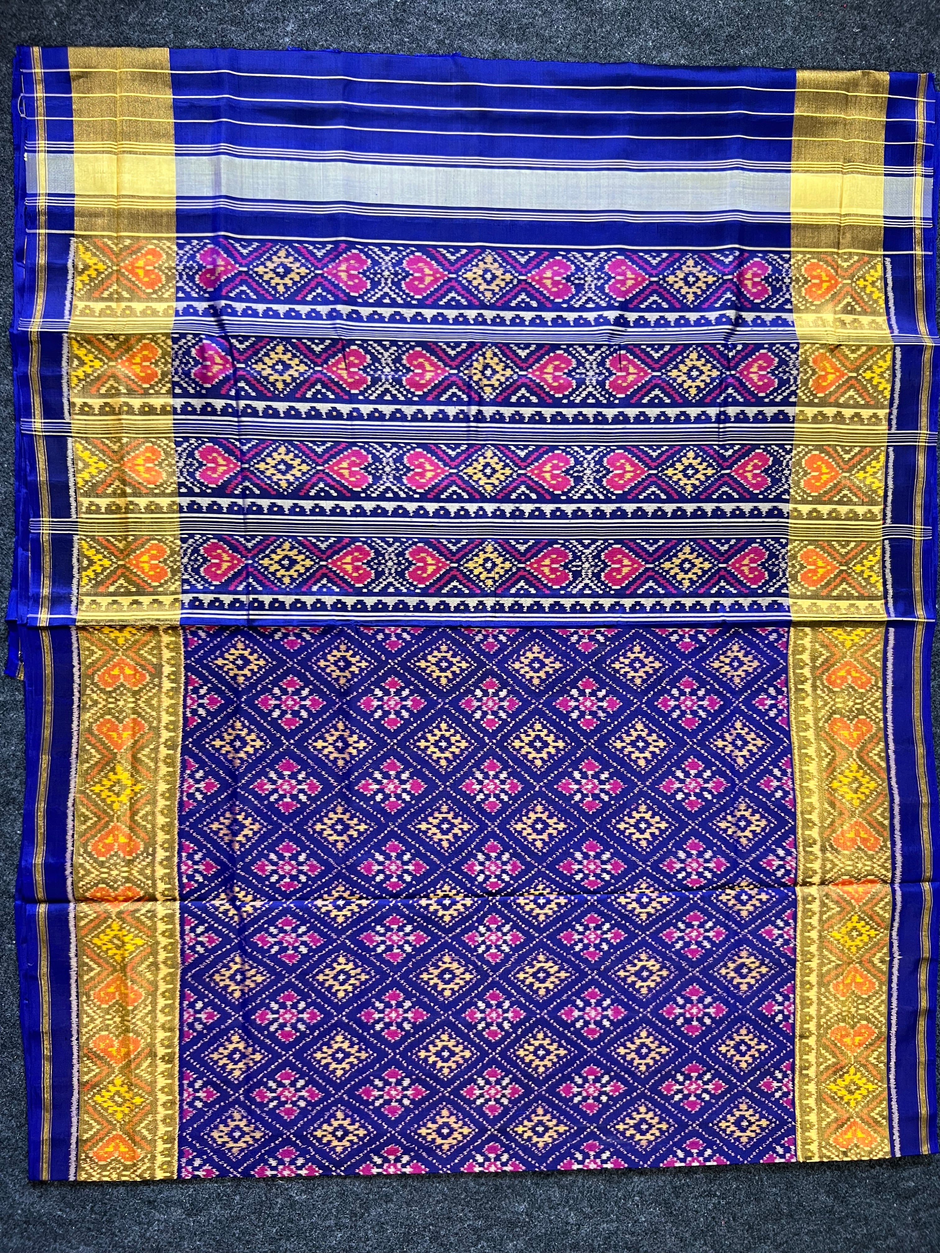 Blue Manekchowk Traditional Design Handwoven Patola Silk Saree Secondary image