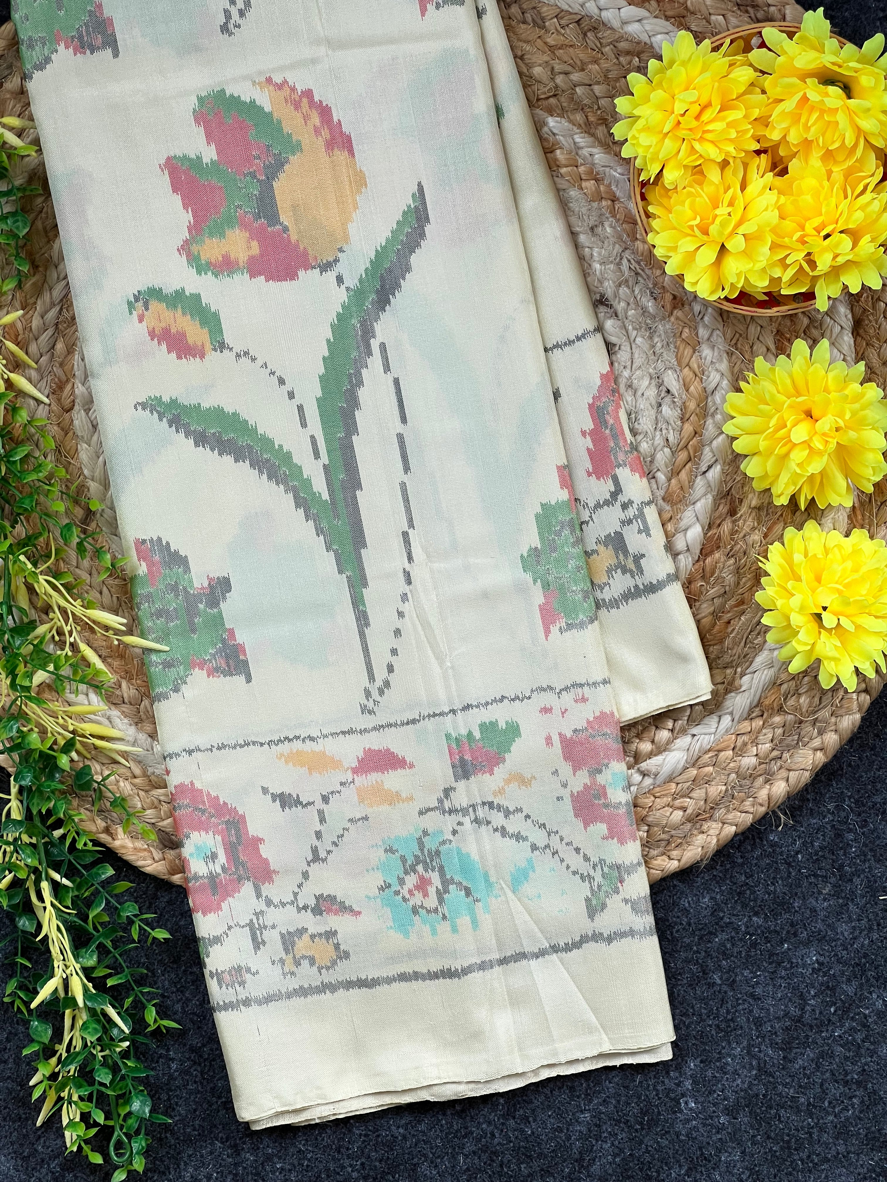 Off-White Exclusive Flower Design Handwoven Patola Silk Saree Main image
