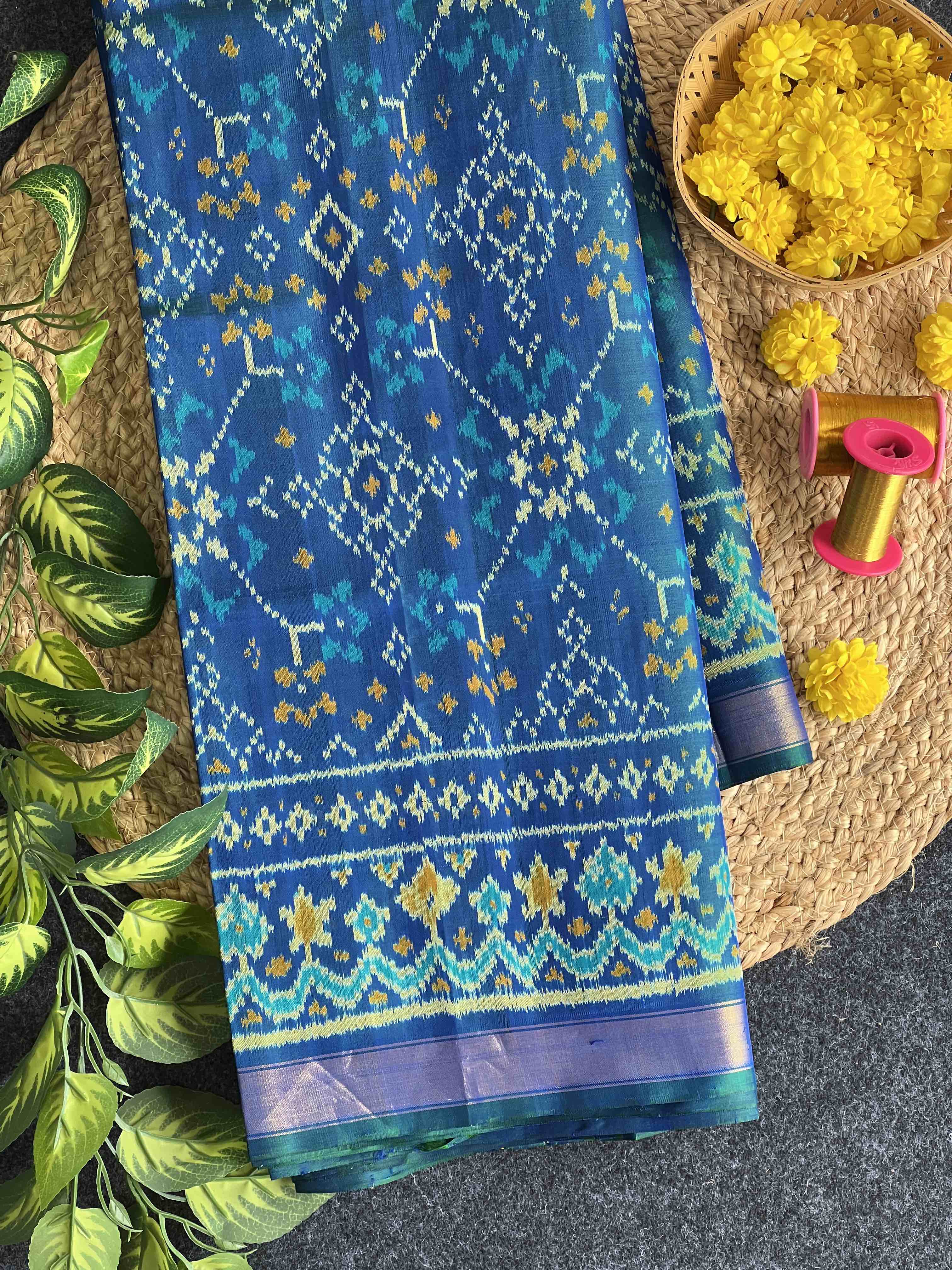 Navratna Design Handwoven Patola Silk Saree Main image