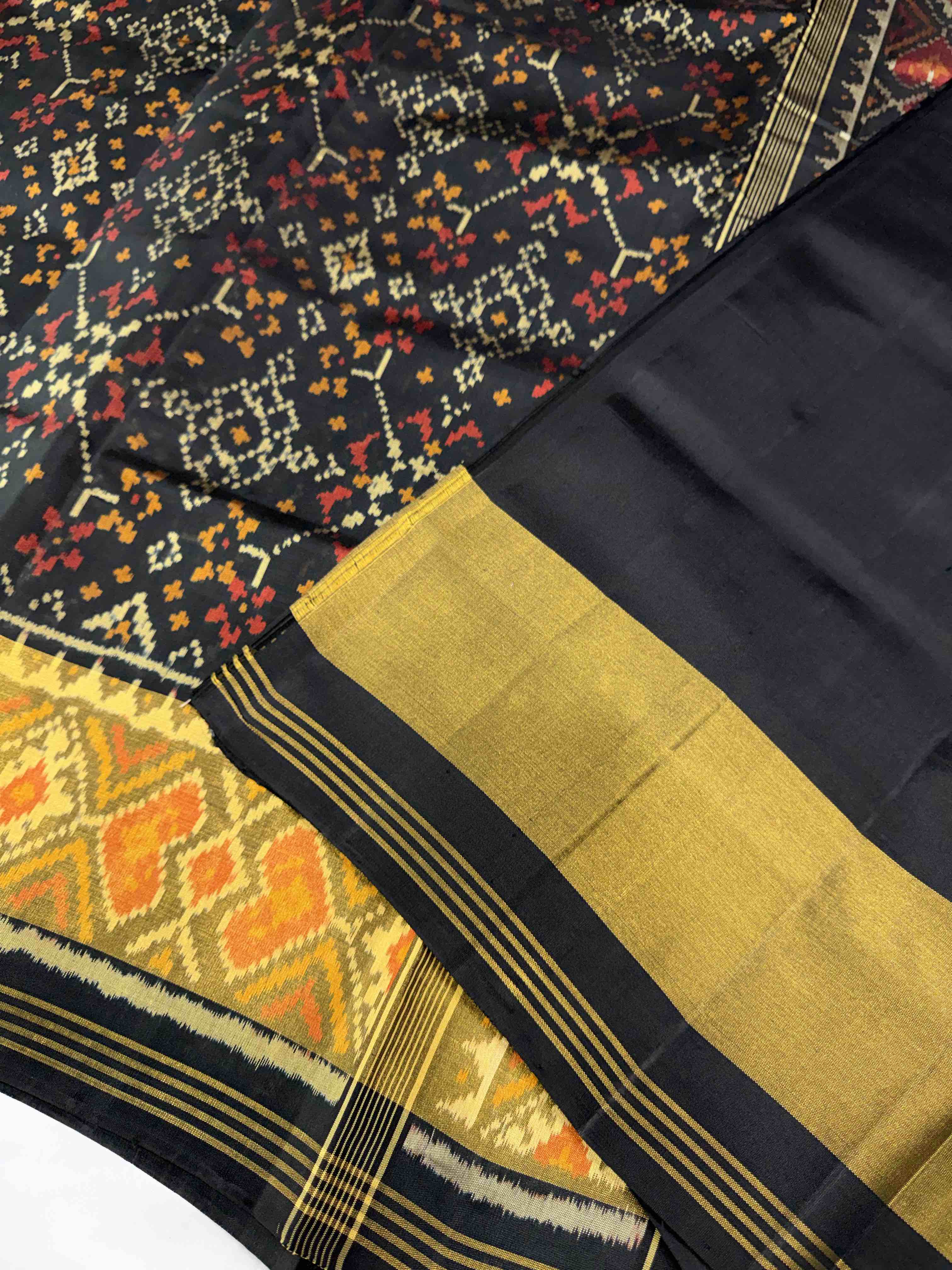 Navratna Design Handwoven Patola Silk Saree Secondary image