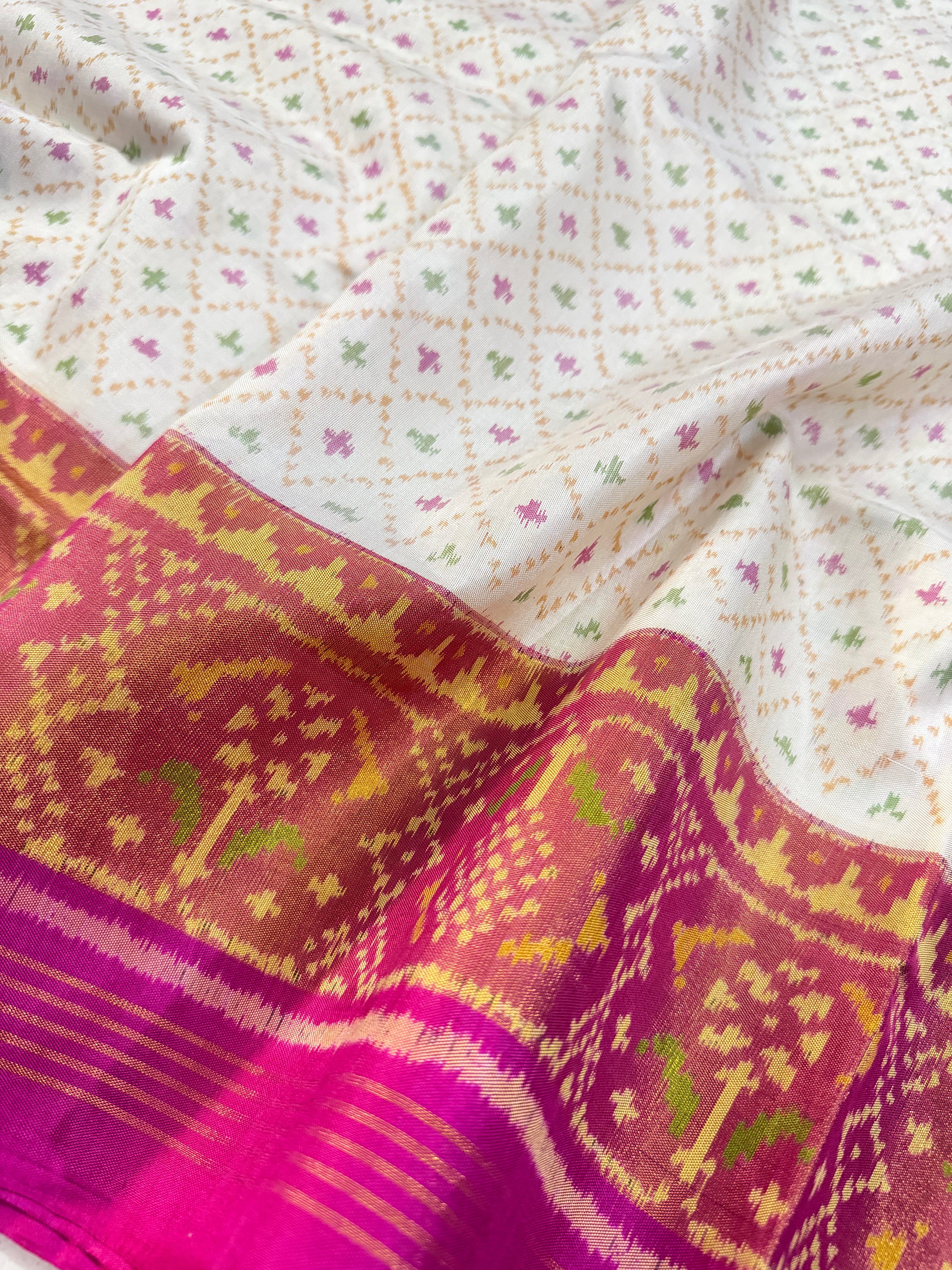 White Daliyabhat Traditional Design Handwoven Patola Silk Saree