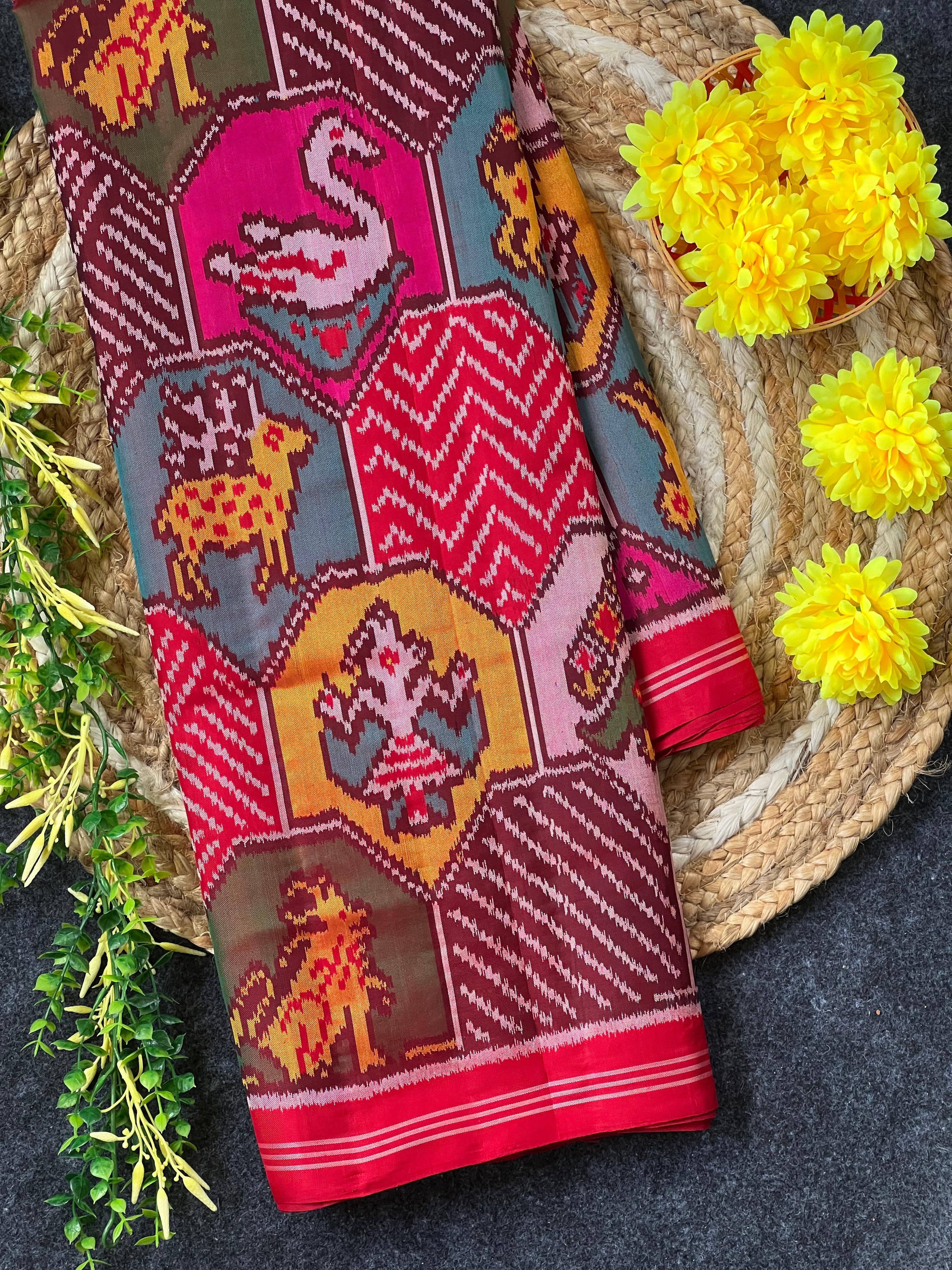 Exclusive Motifs Design Handwoven Patola Silk Saree Main image