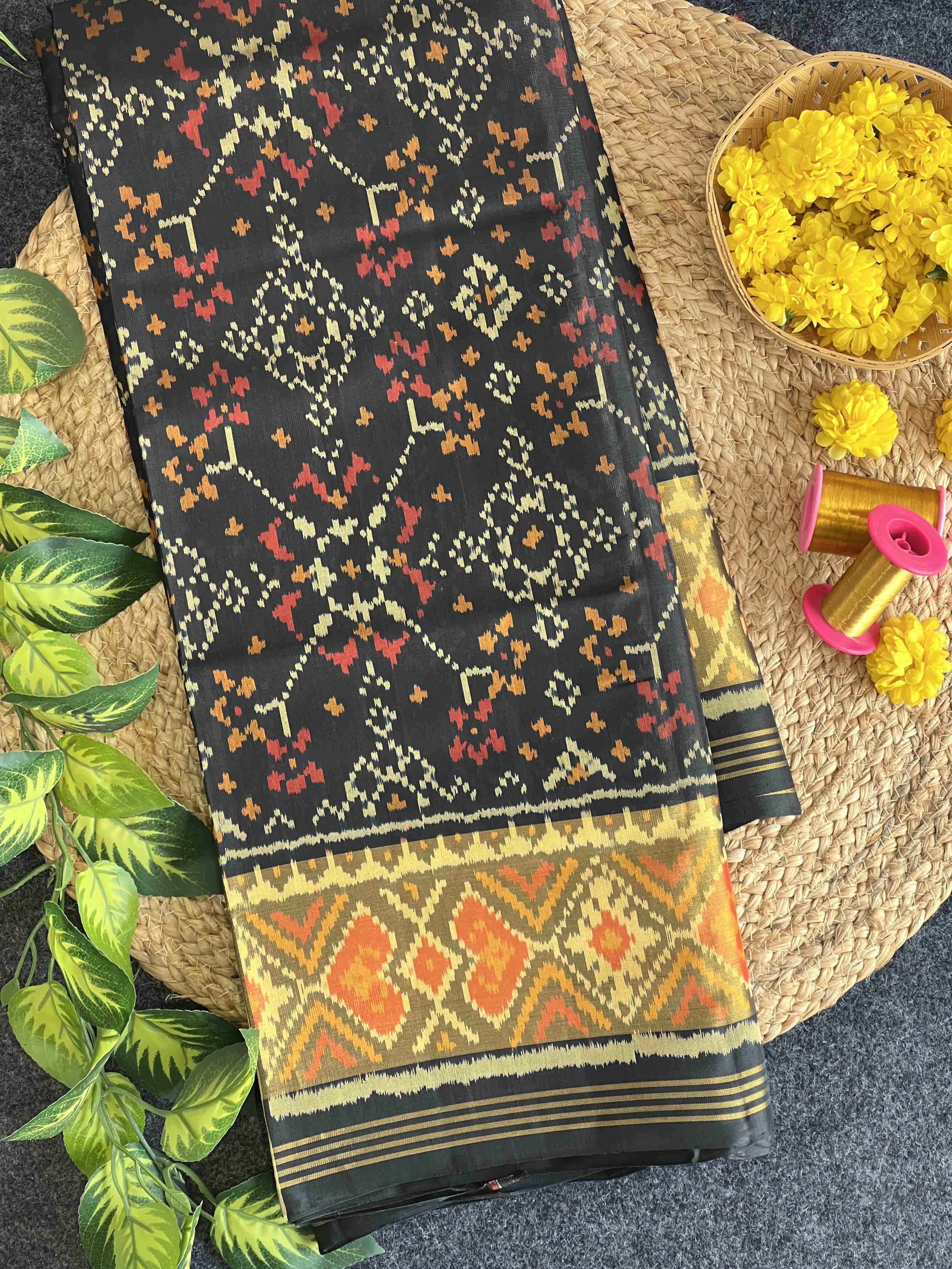 Navratna Design Handwoven Patola Silk Saree Main image
