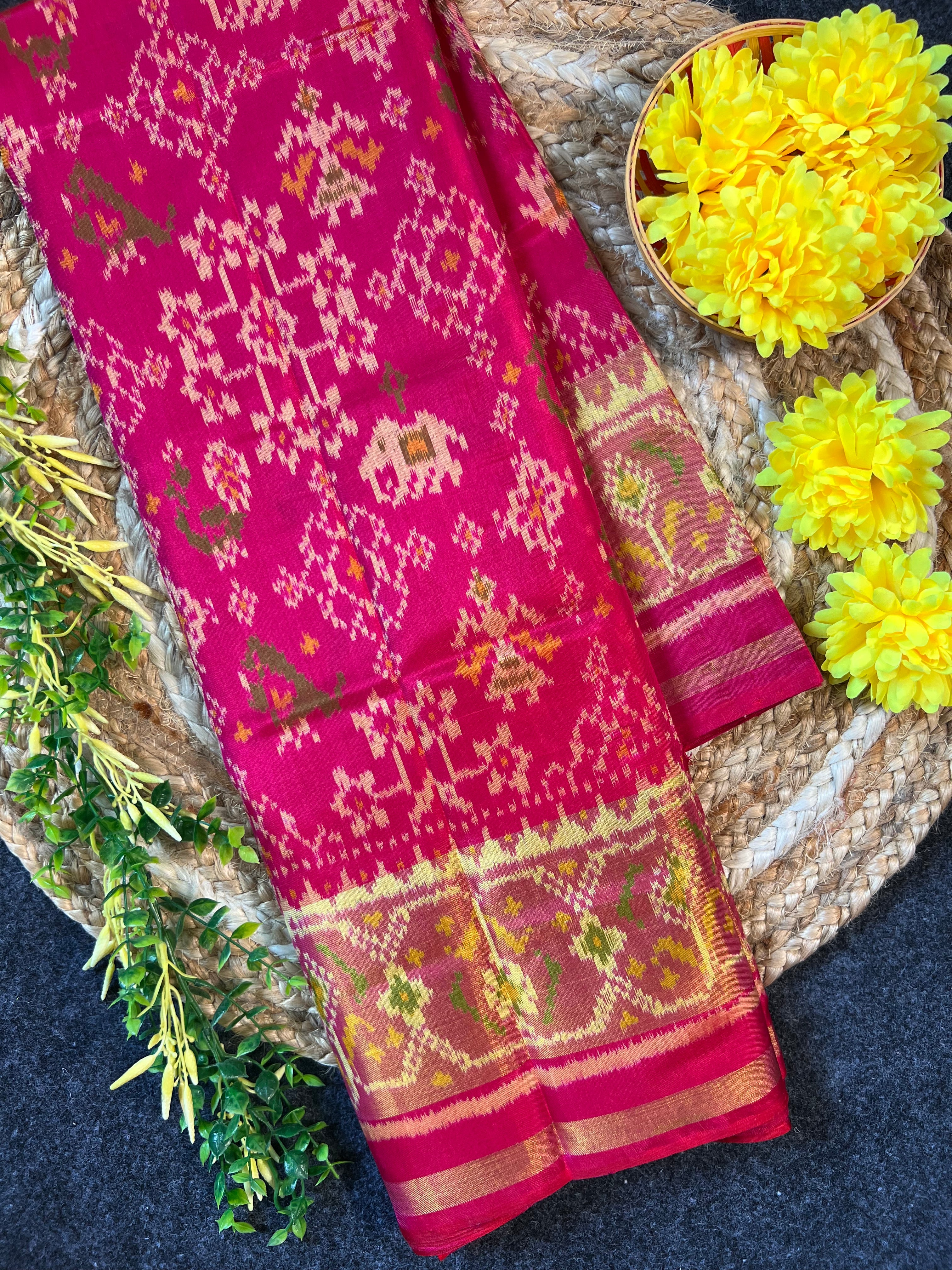 Figure With Navratna Design Handwoven Patola Silk Saree Main image