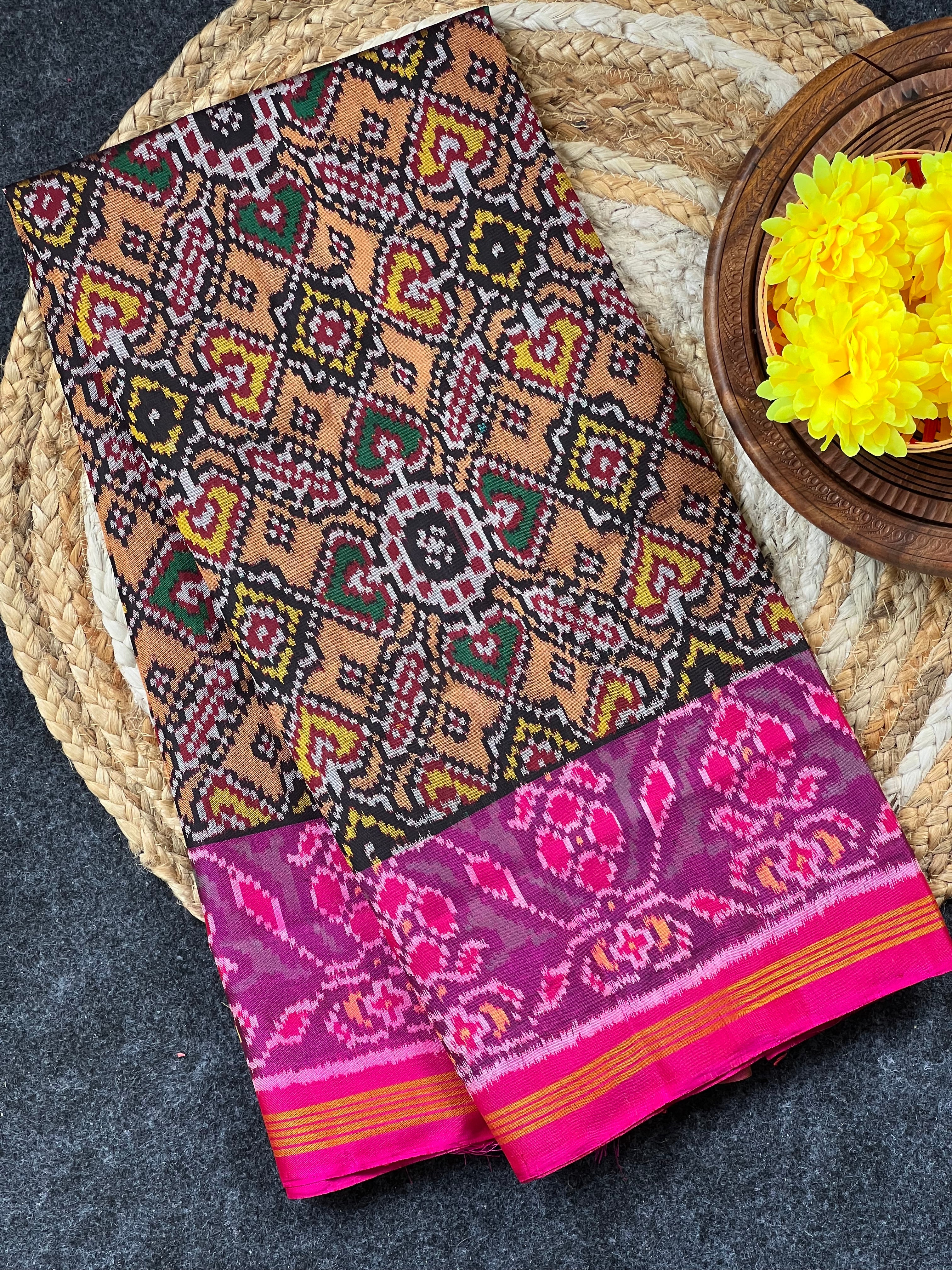 Peach Beige Manekchowk Design Handwoven Patola Dupatta