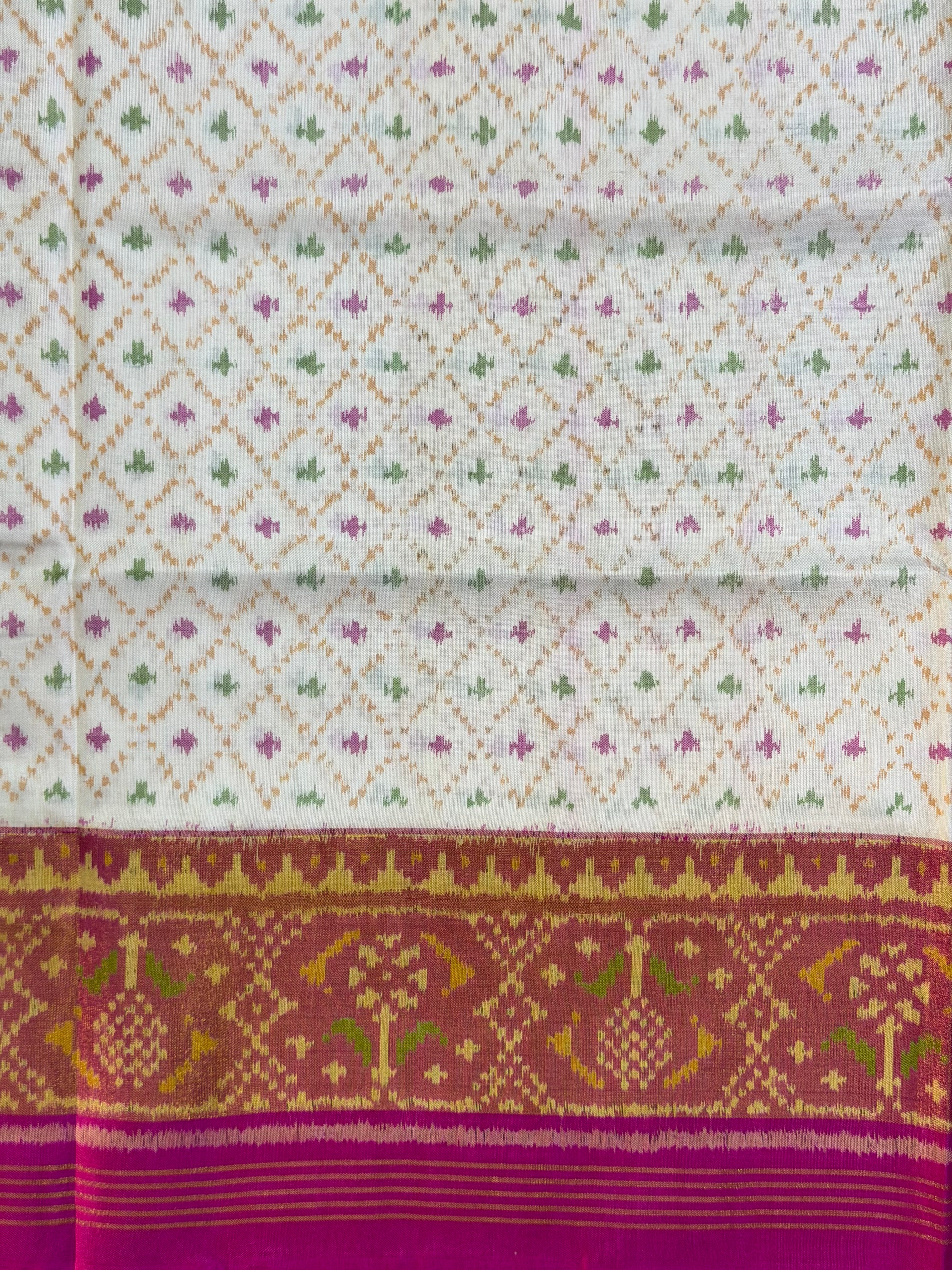 White Daliyabhat Traditional Design Handwoven Patola Silk Saree