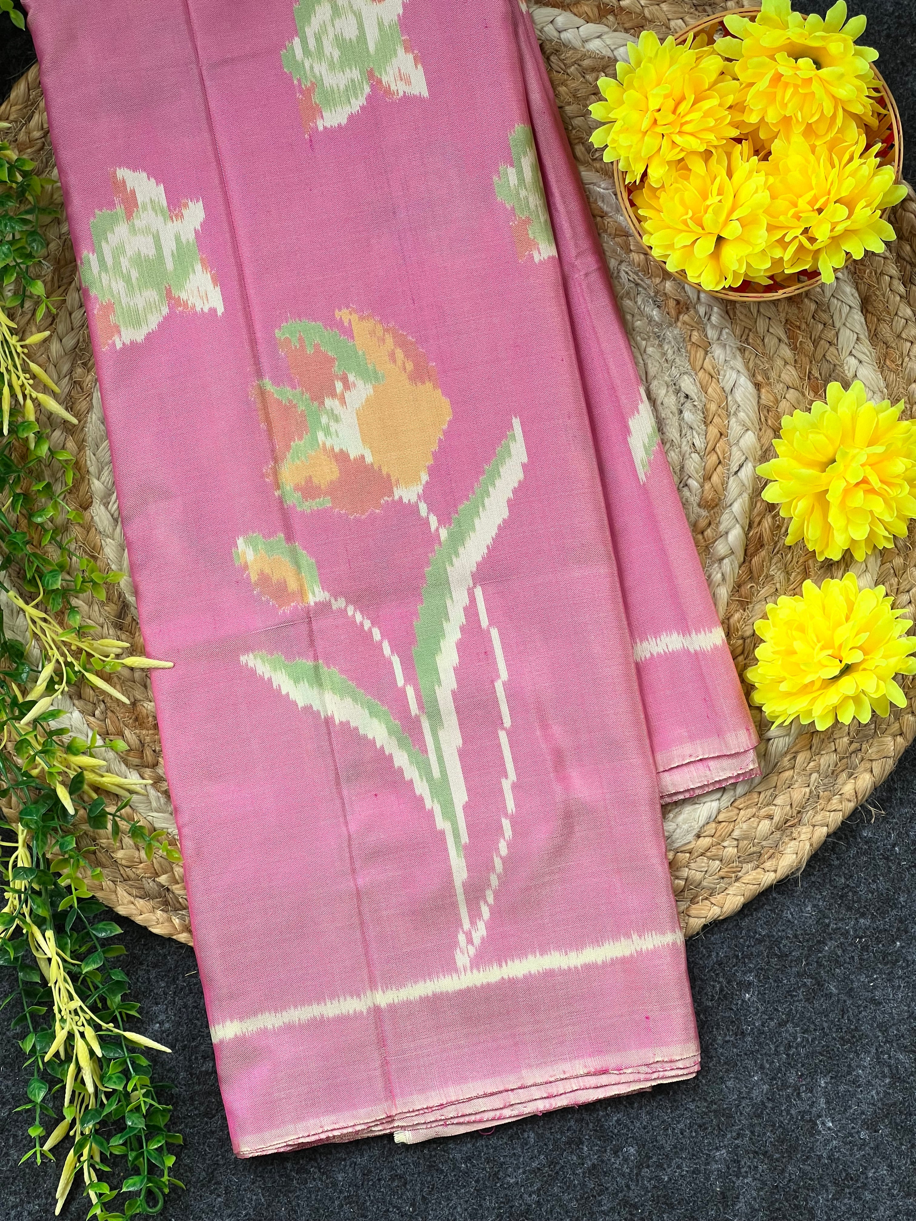 Flower Design Handwoven Patola Silk Saree Main image