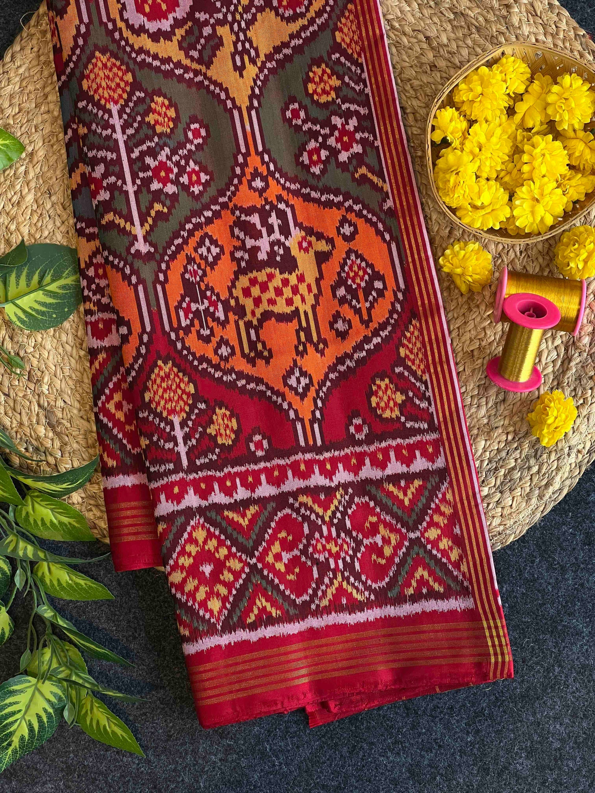Motifs Traditional Design Handwoven Patola Silk Saree Main image