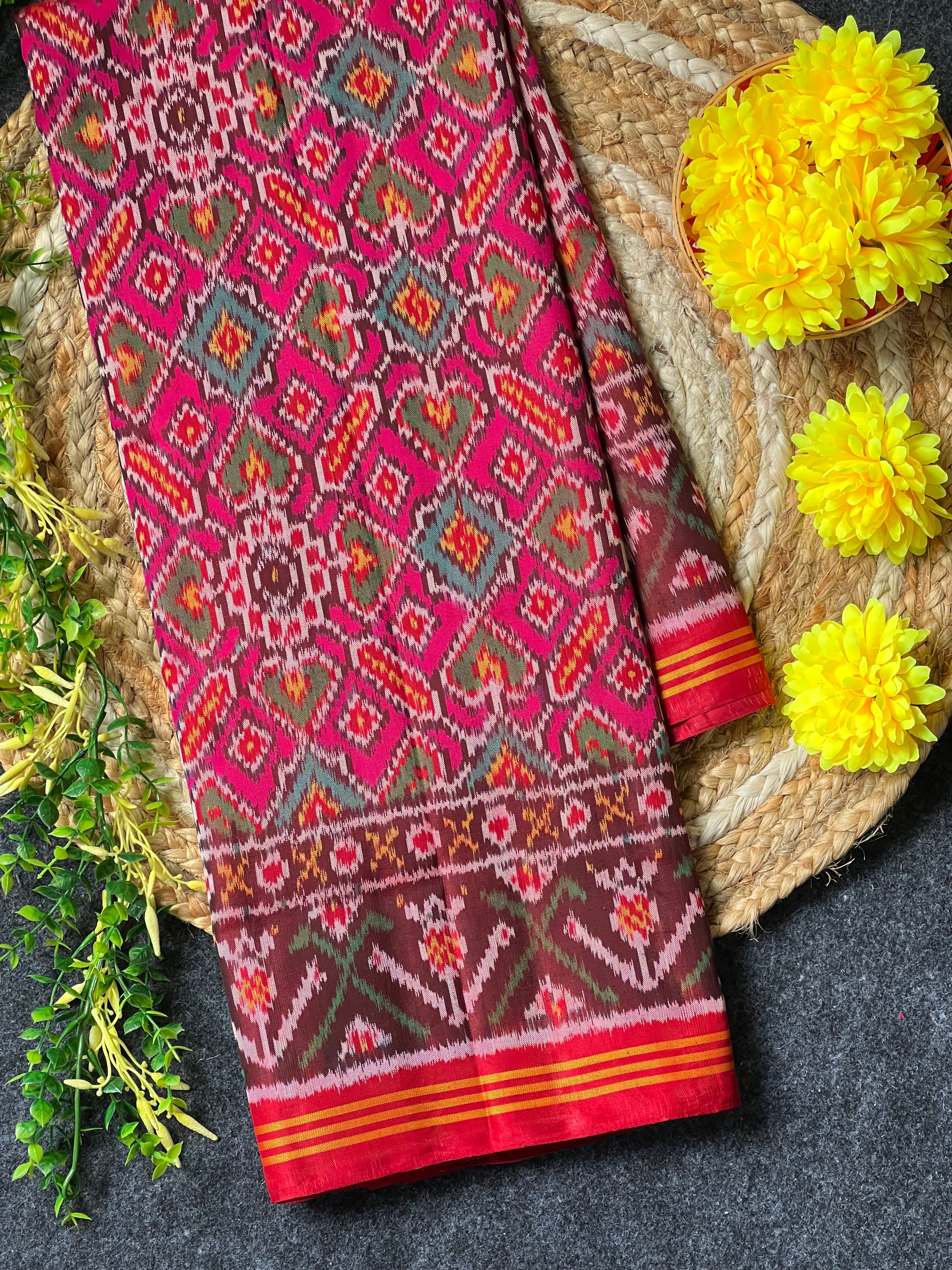 Manekchowk Traditional Design Handwoven Patola Silk Saree Main image
