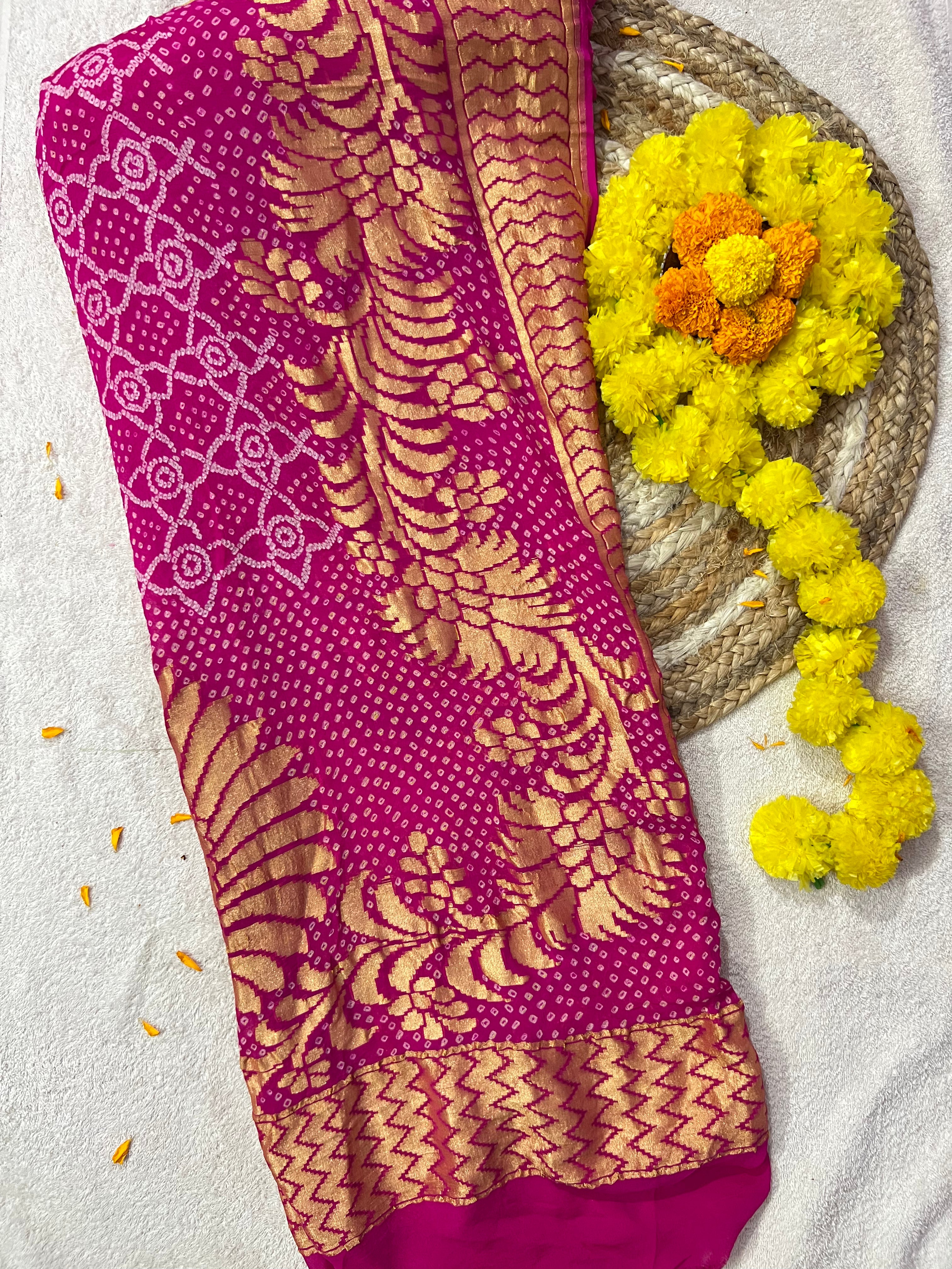 Georgette Handloom Bandhej Saree Main image